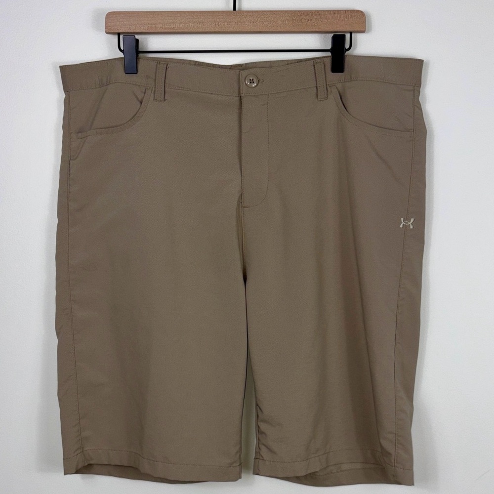 Under Armour Loose Fit Khaki Shorts Men’s Size 38 Performance Golf